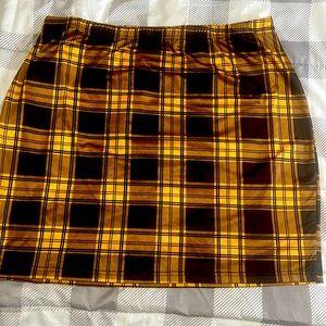 SHEIN 3XL (equals 2XL) yellow and black checked skirt. Super cute! Elastic waist